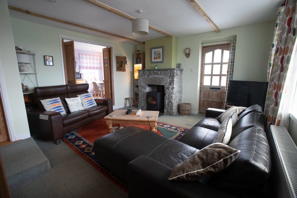 Property photo 2 of 28