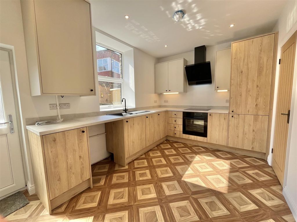 Property photo 2 of 11 Dining Kitchen