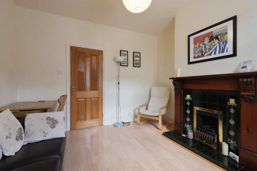 Property photo 2 of 19 Lounge