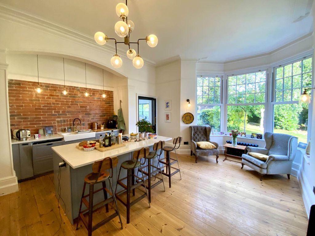 Property photo 2 of 21