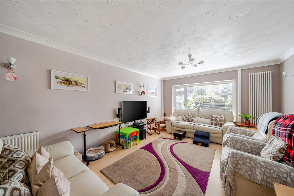 Property photo 2 of 25