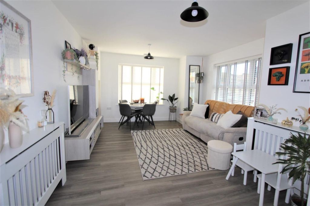 Property photo 2 of 9 Coopers Estate Agents