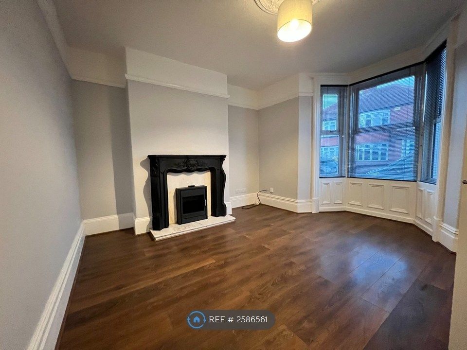 Property photo 3 of 12 Lounge