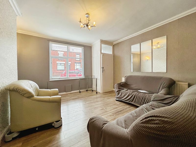 Property photo 2 of 11 Lounge