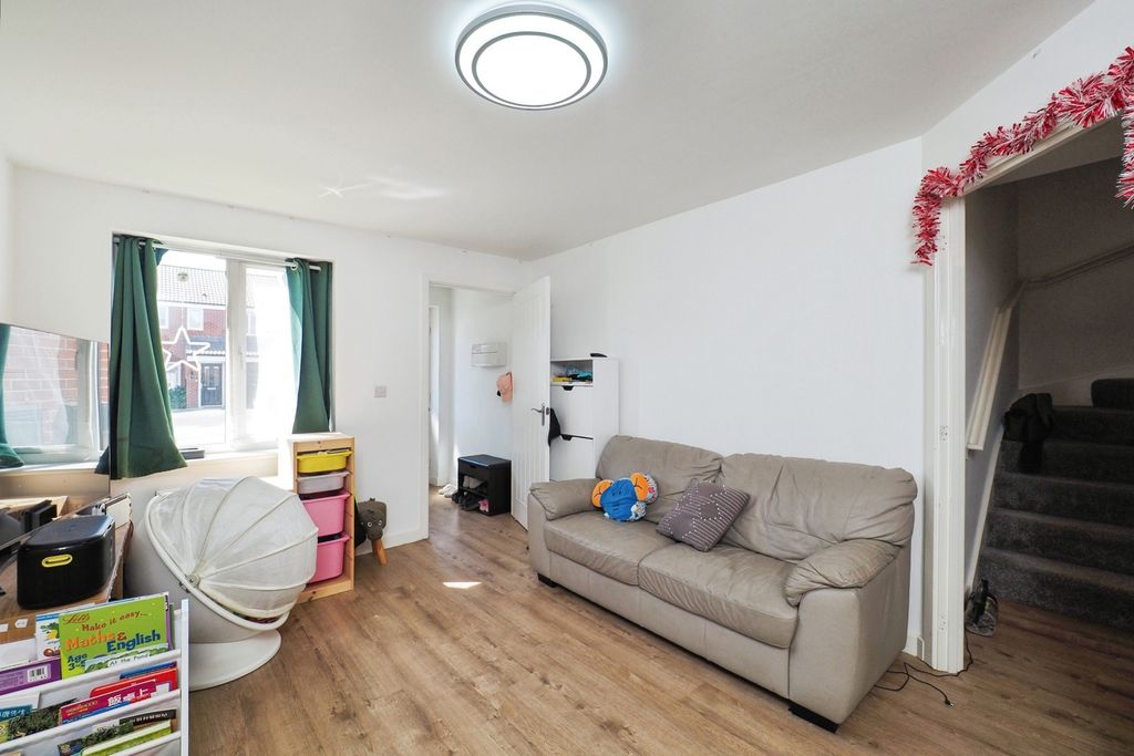 Property photo 2 of 17 Pbox-Img.Jpg