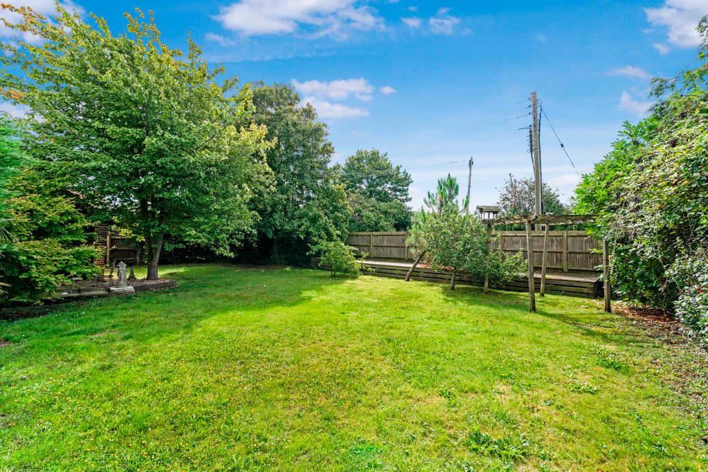 Property photo 2 of 21
