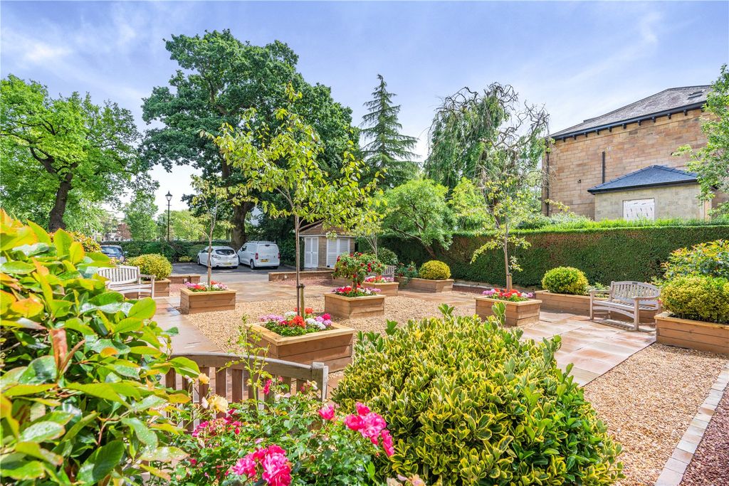 Property photo 3 of 16 Communal Garden