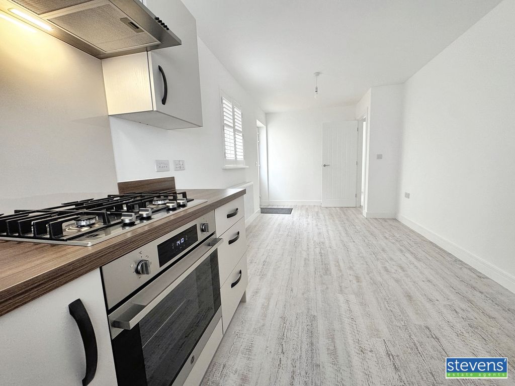 Property photo 2 of 14 Image00012