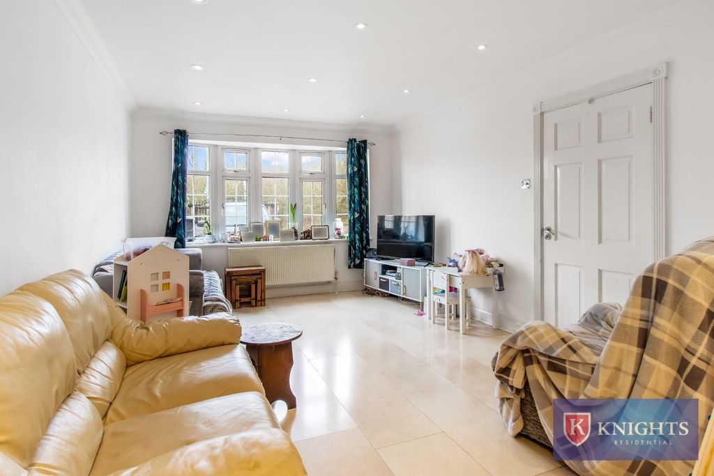 Property photo 3 of 27