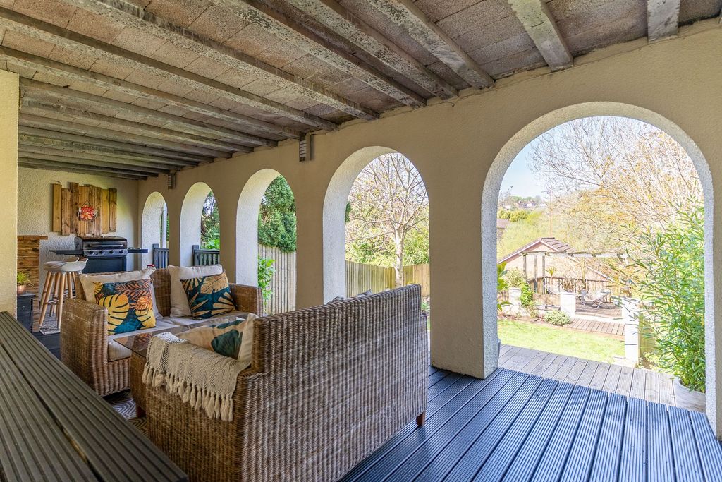 Property photo 3 of 36