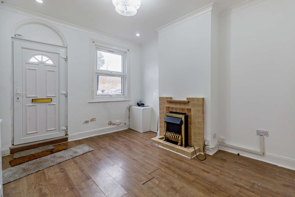 Property photo 2 of 18