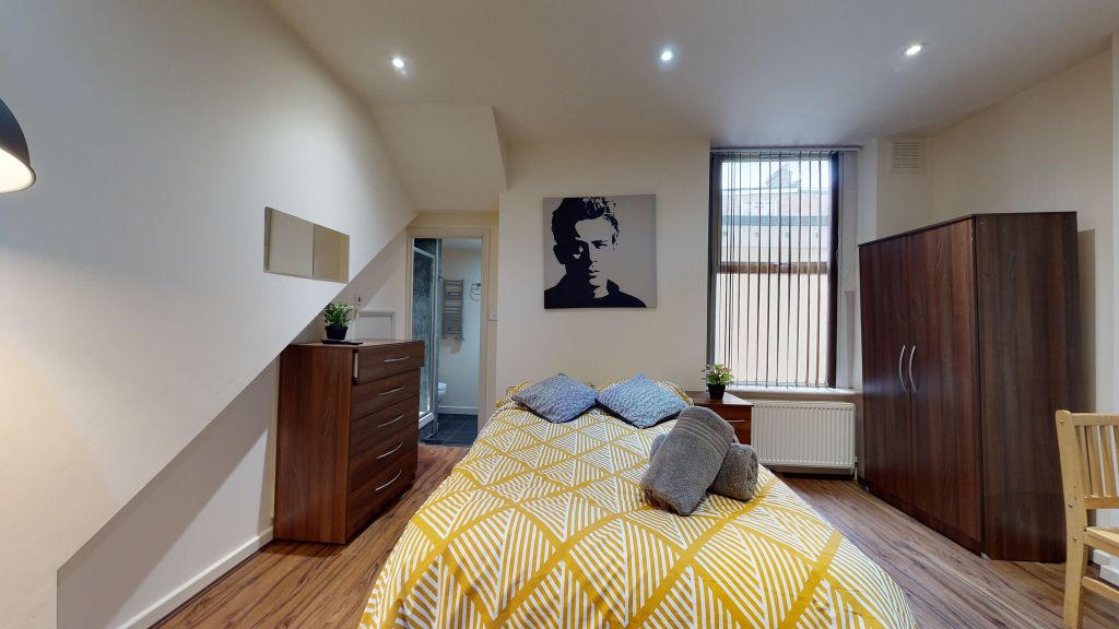 Property photo 3 of 10 Bedroom