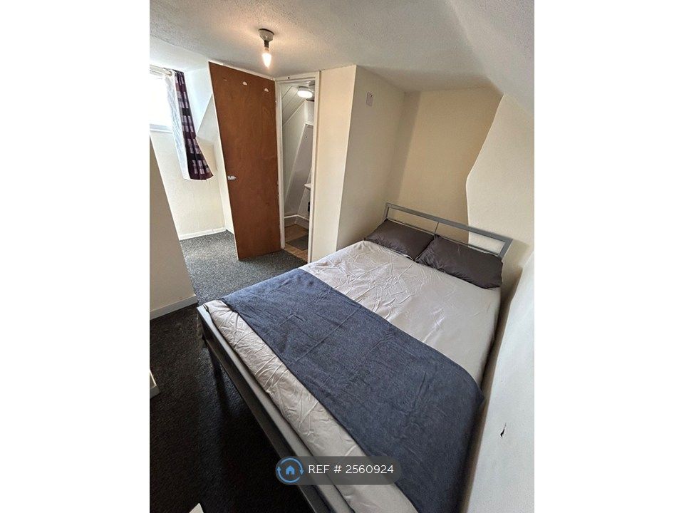 Property photo 1 of 4 Double Bedroom With Ensuite