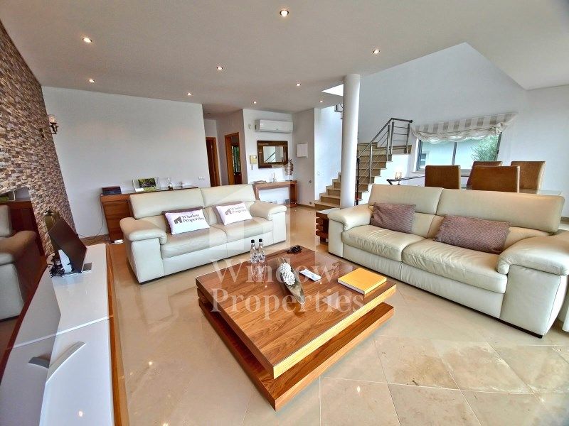 Property photo 3 of 54