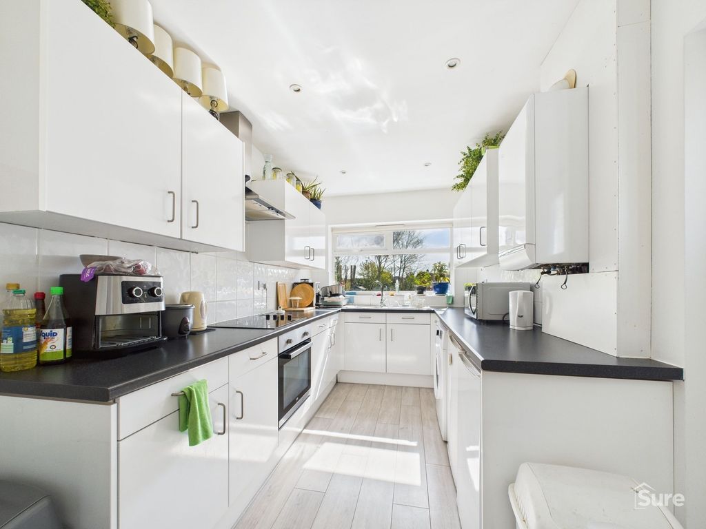 Property photo 2 of 6 Shared Kitchen