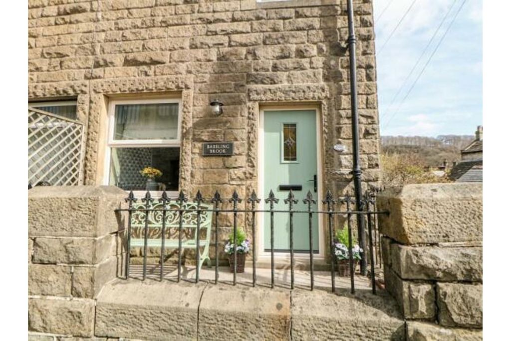 Property photo 2 of 25