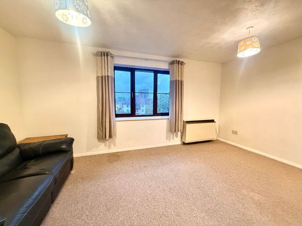 Property photo 3 of 20