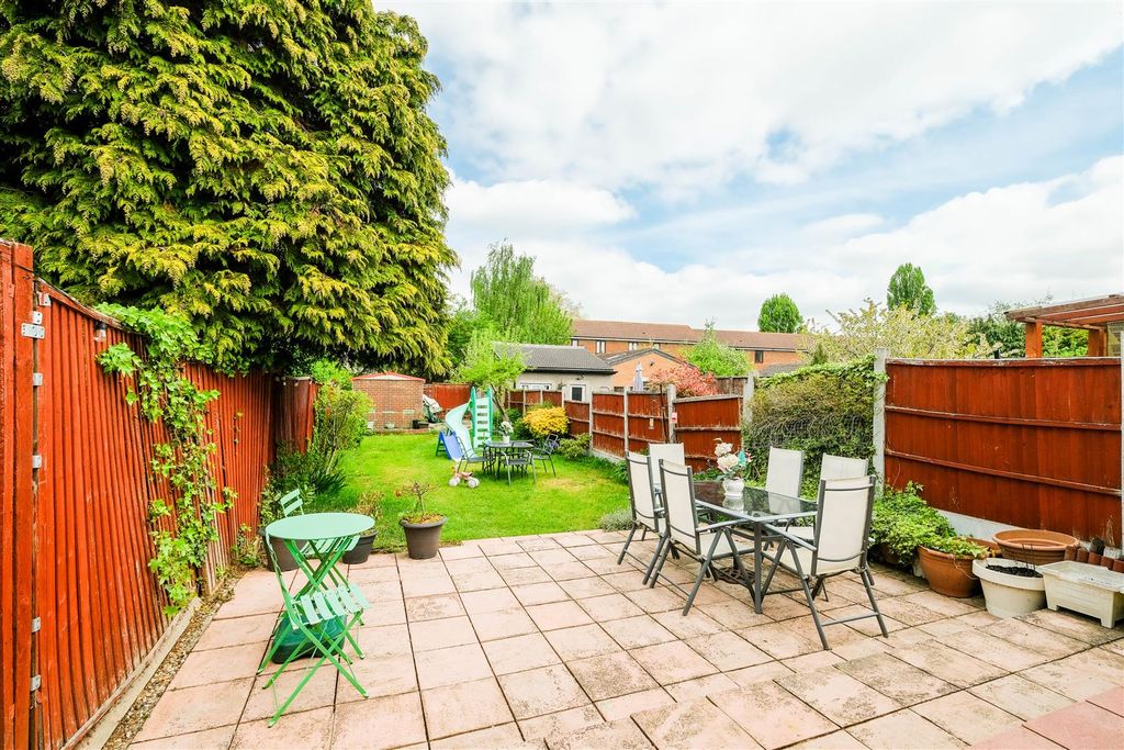 Property photo 2 of 28 73 Wansford Road-17.Jpg