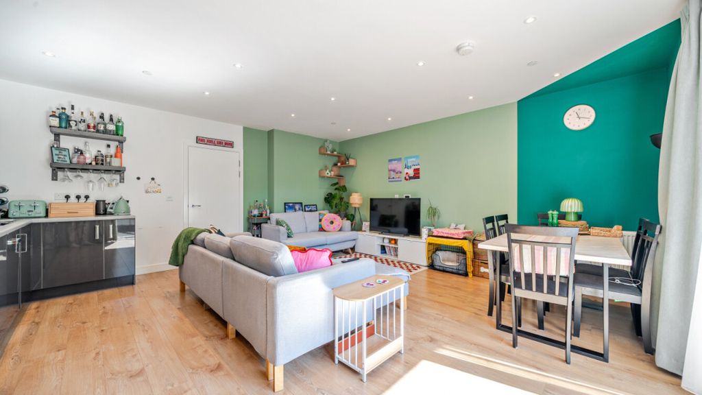 Property photo 3 of 20