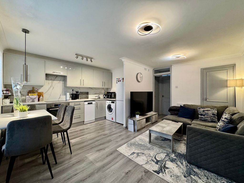 Property photo 1 of 10 Lounge/Kitchen/Dining Area