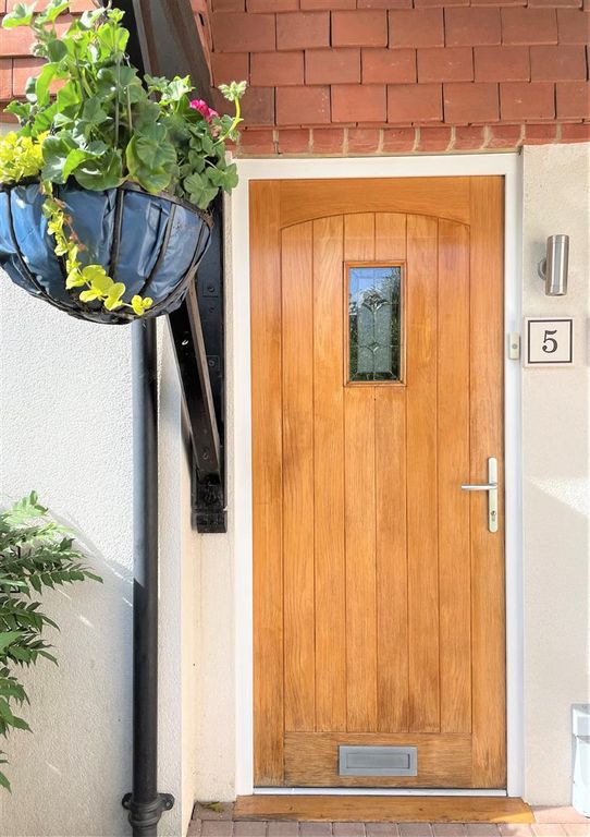 Property photo 2 of 17 Entrance