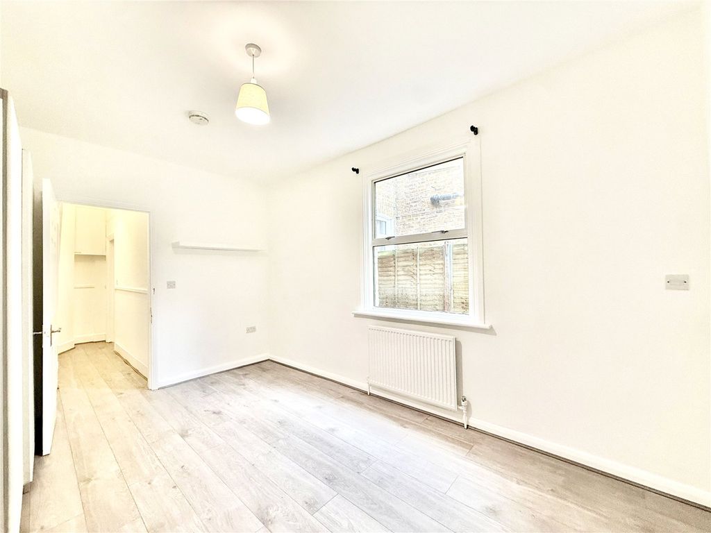 Property photo 3 of 11 Picture No. 10