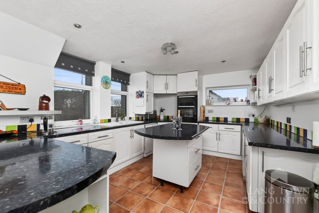 Property photo 3 of 24