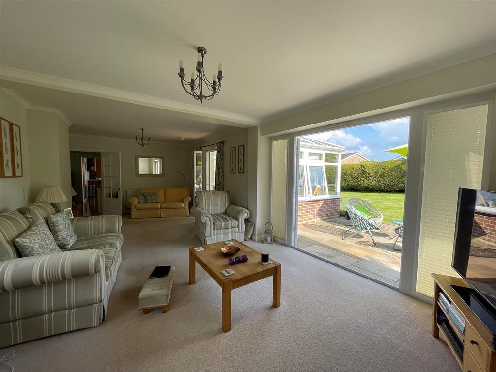 Property photo 2 of 12 Sitting Room