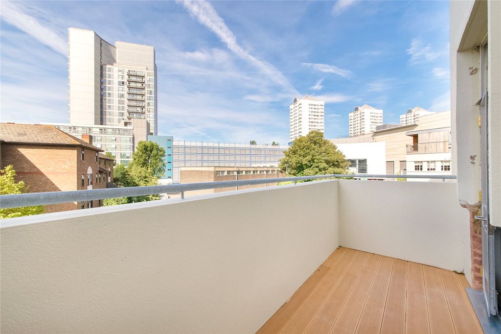 Property photo 2 of 11 Balcony