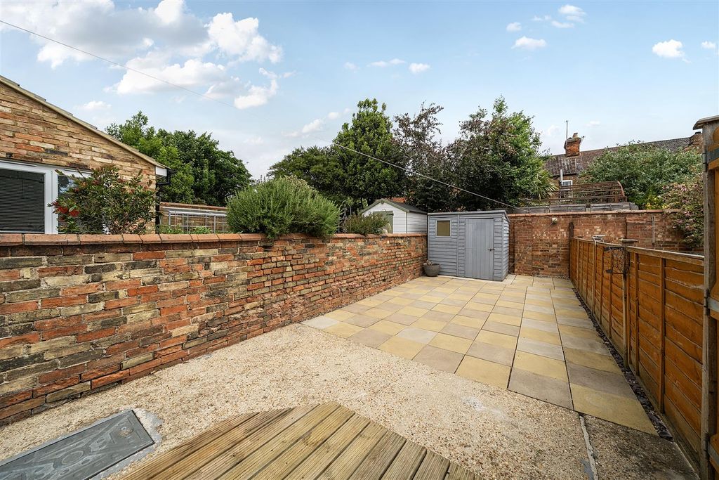 Property photo 3 of 10 Garden H.Jpg