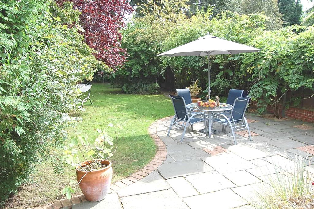 Property photo 3 of 12 Garden &amp; Patio