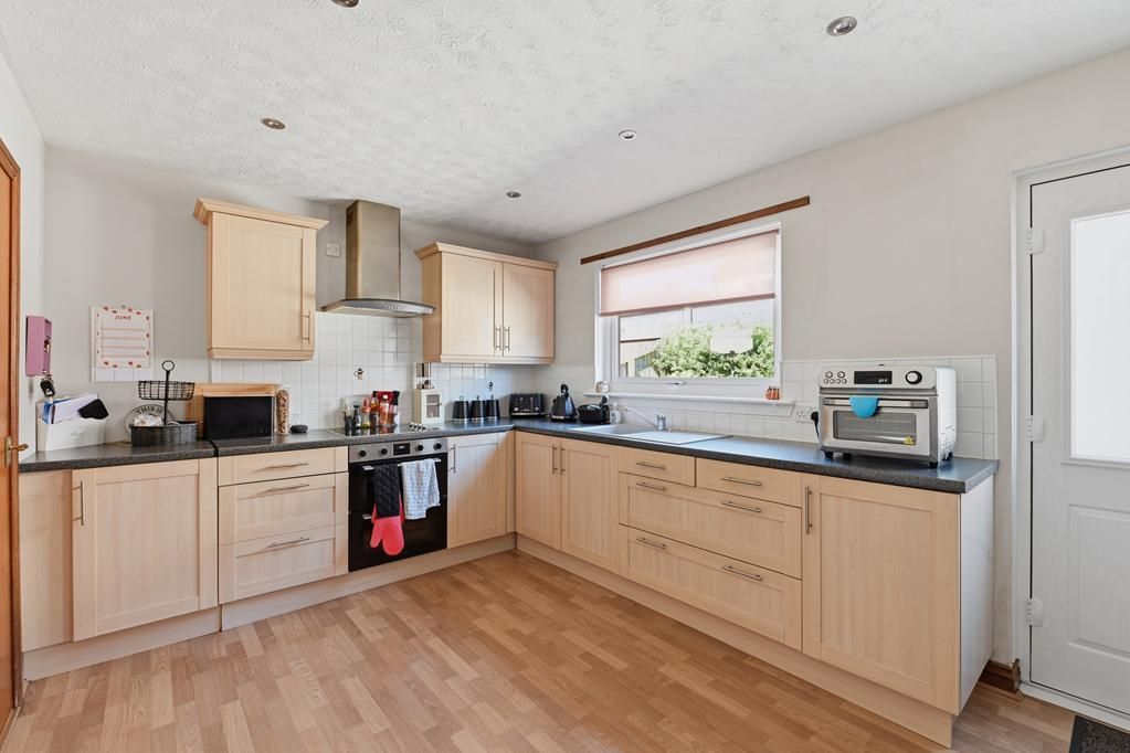 Property photo 3 of 23 Lev1460Pem Kitchen.Jpg