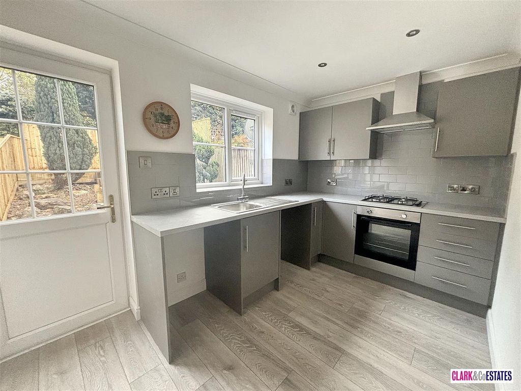 Property photo 2 of 10 Kitchen