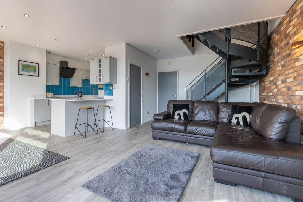 Property photo 3 of 25 Living Room