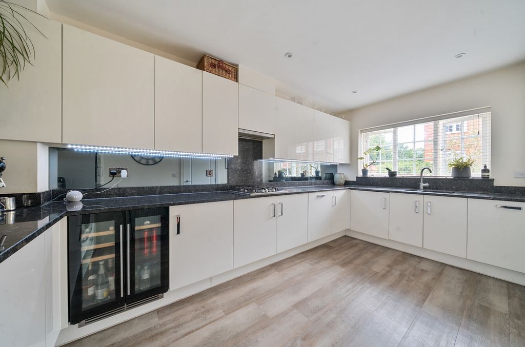 Property photo 3 of 24 1507867-33-6A8443...