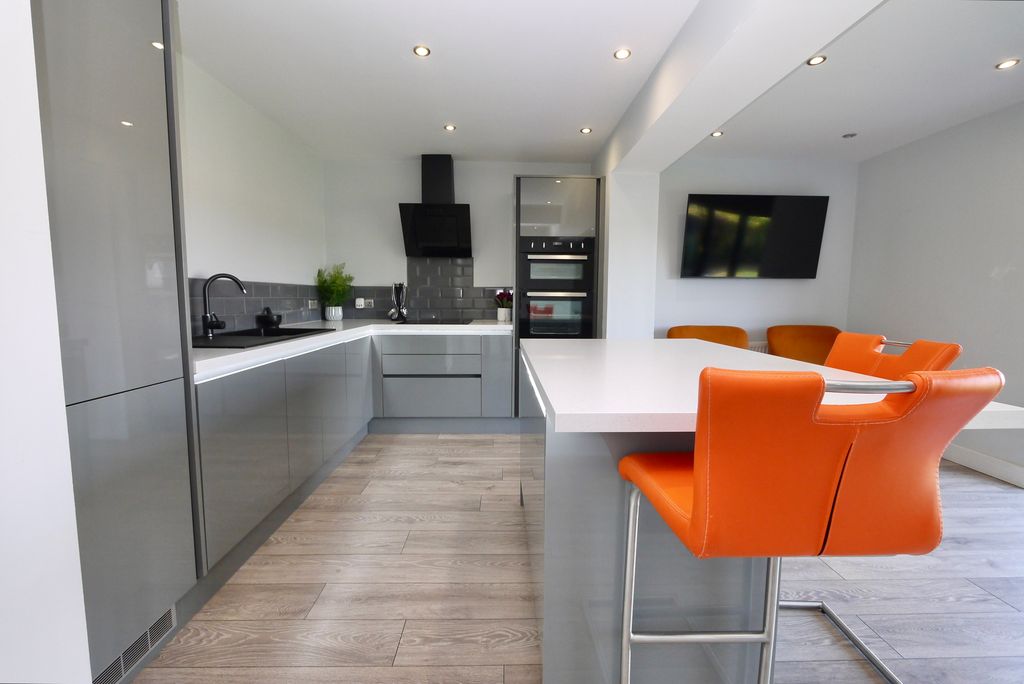 Property photo 3 of 32 6