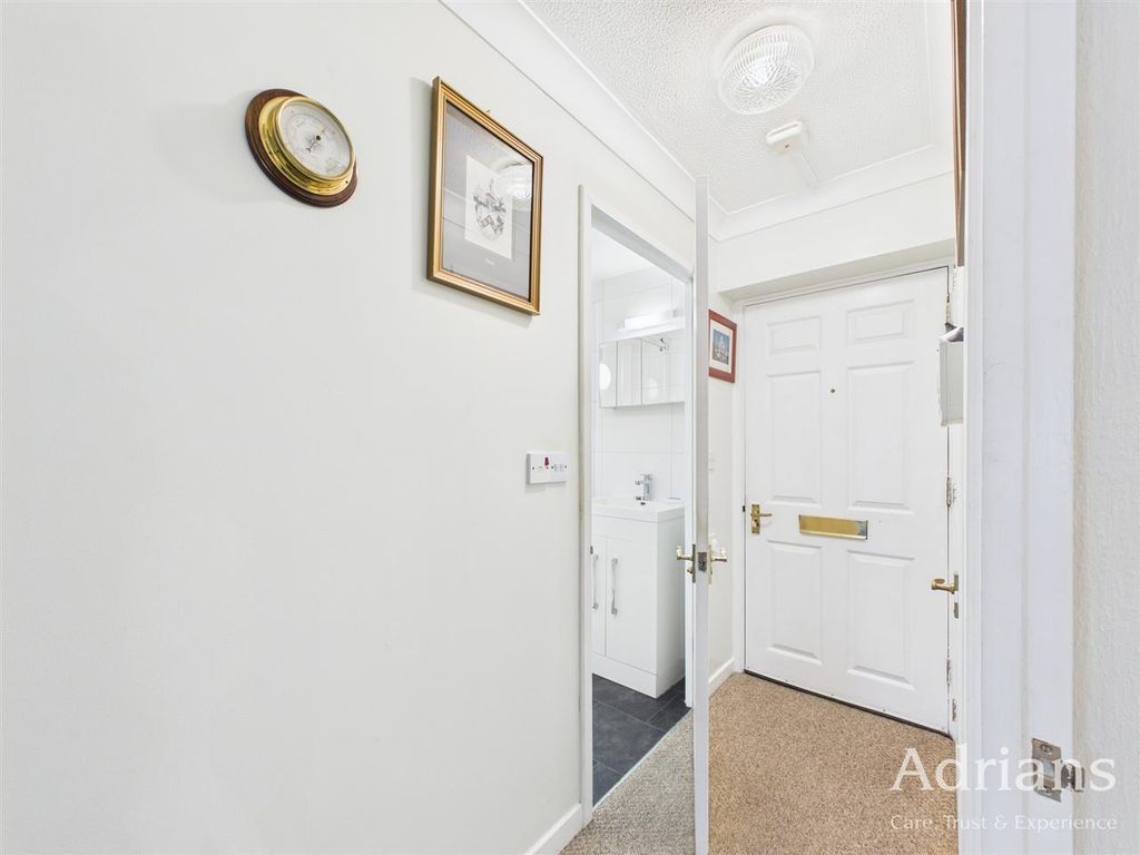 Property photo 3 of 12 Entrance Hall