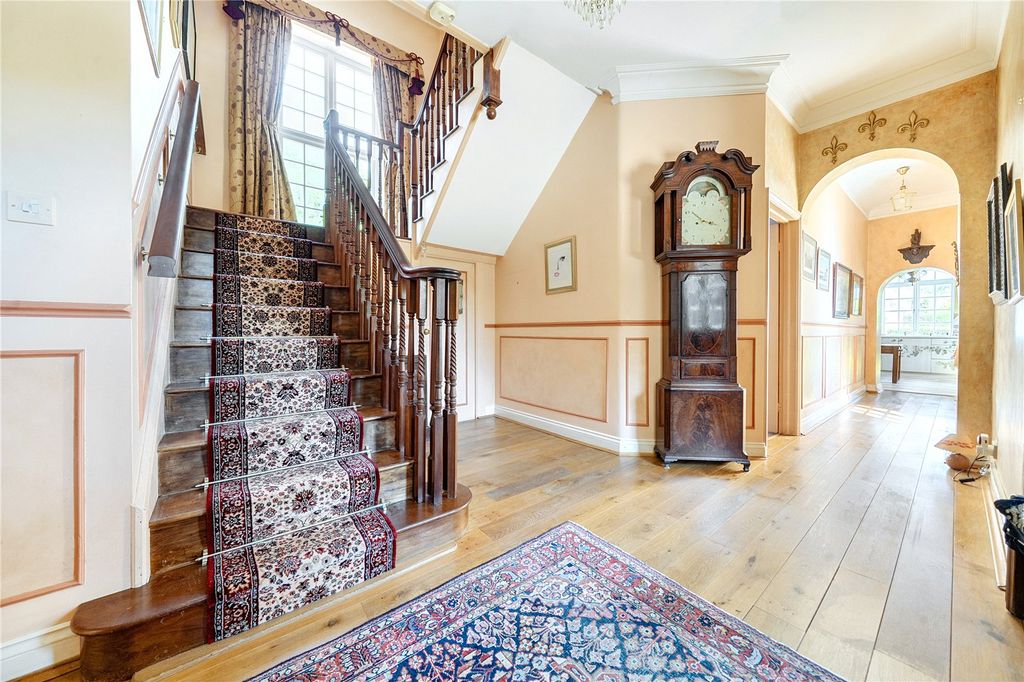 Property photo 3 of 28 Hall