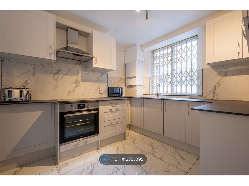 Property photo 2 of 12 Kitchen