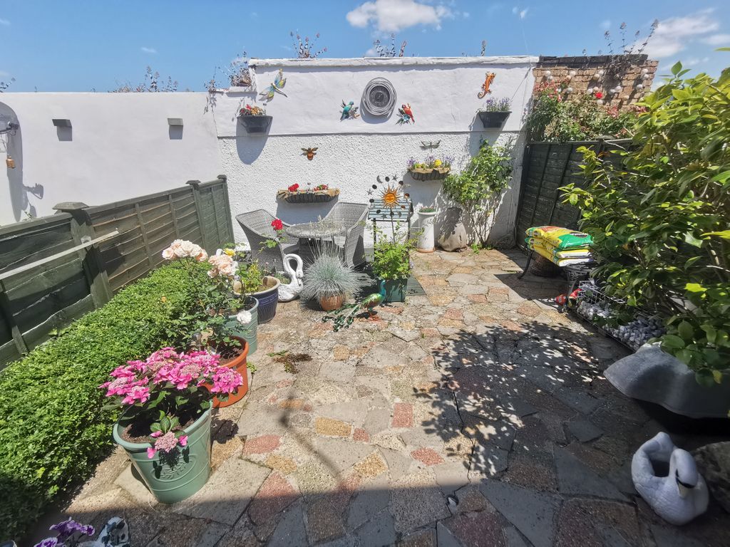 Property photo 2 of 9