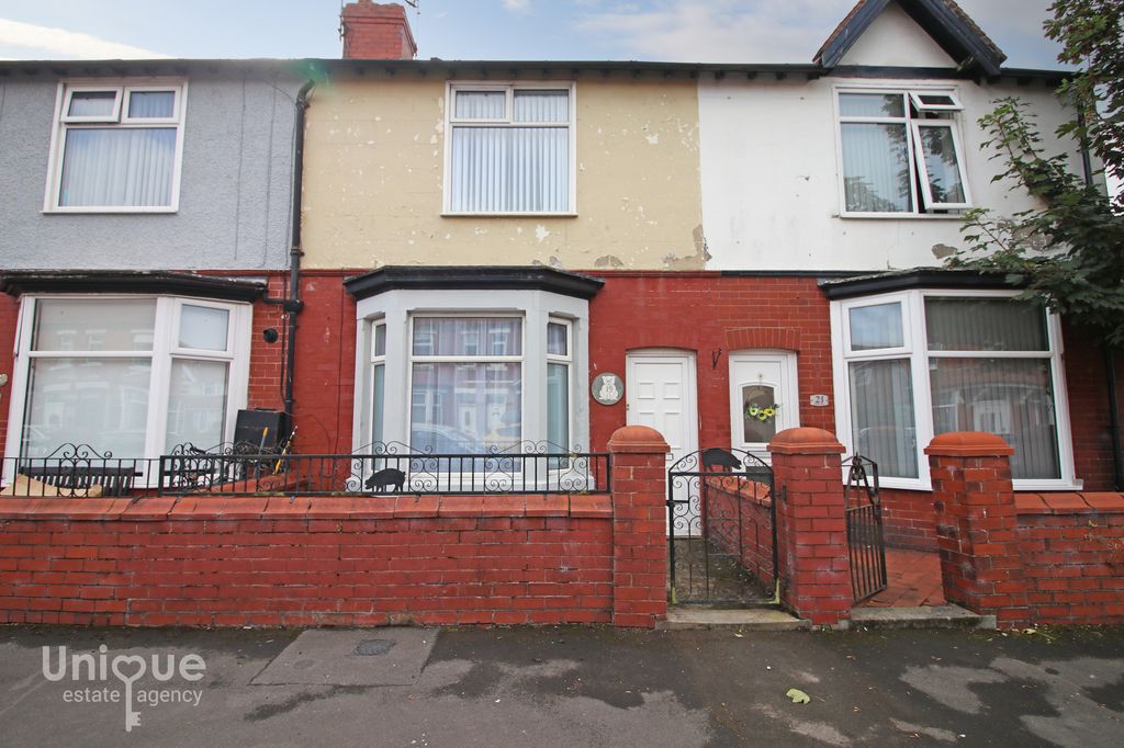 Property photo 1 of 17