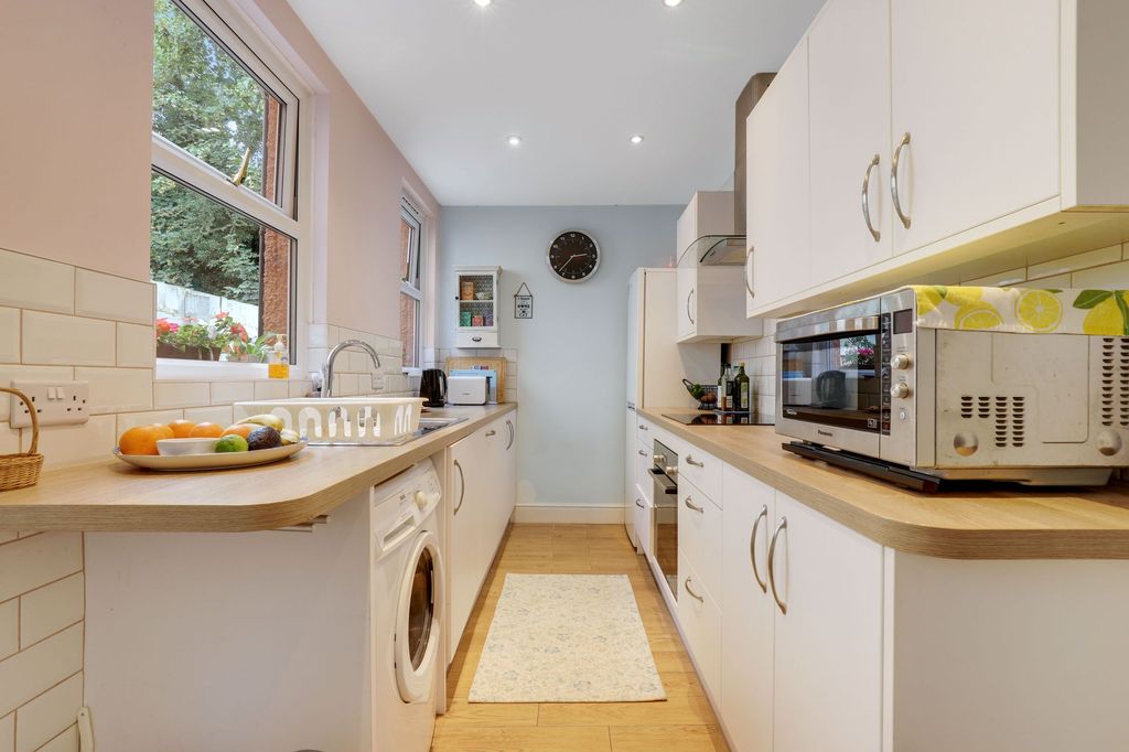 Property photo 2 of 16