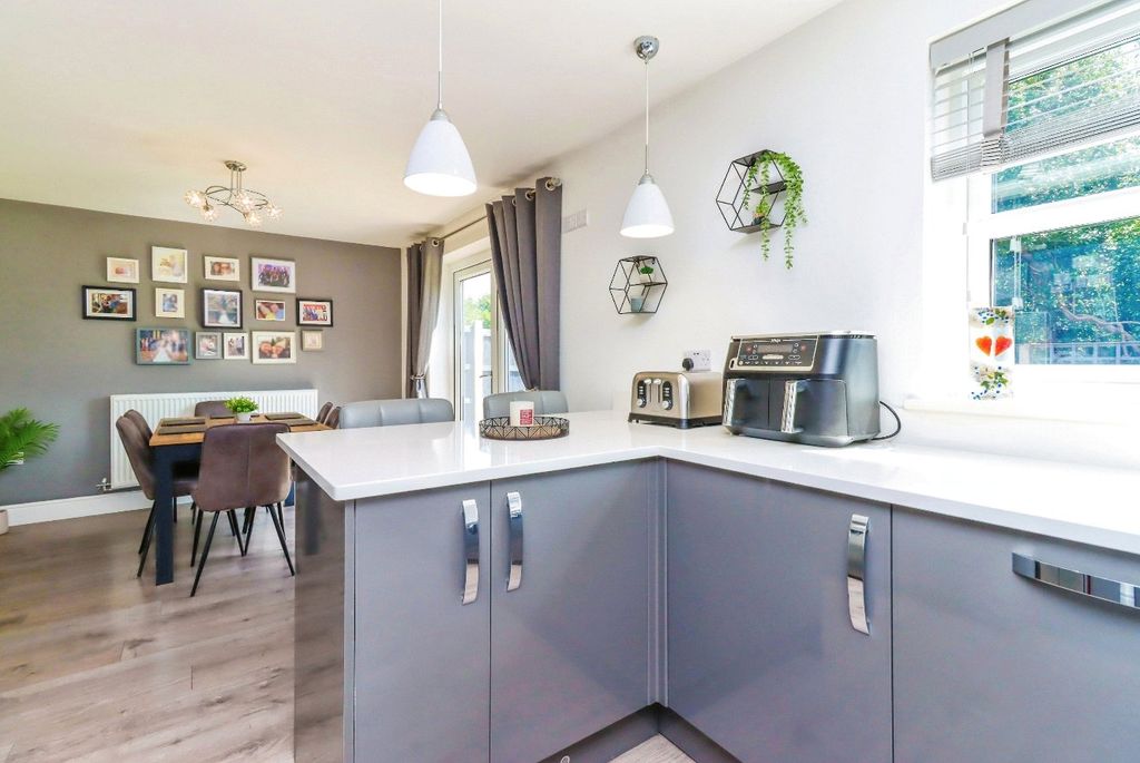 Property photo 3 of 27 Kitchen/Diner