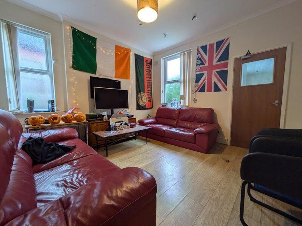 Property photo 3 of 11 A Spacious And Inviting Large Modern Living Room, ...