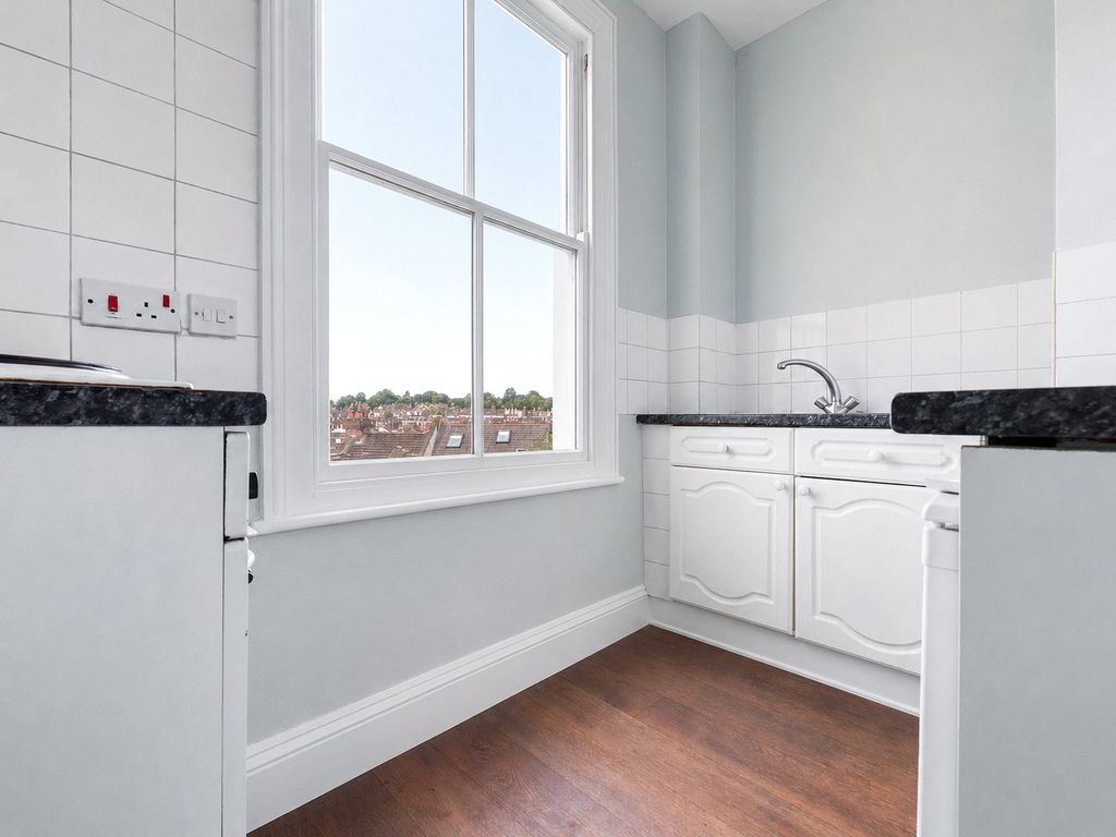 Property photo 3 of 6 Kitchen