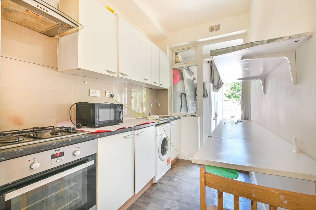 Property photo 2 of 8