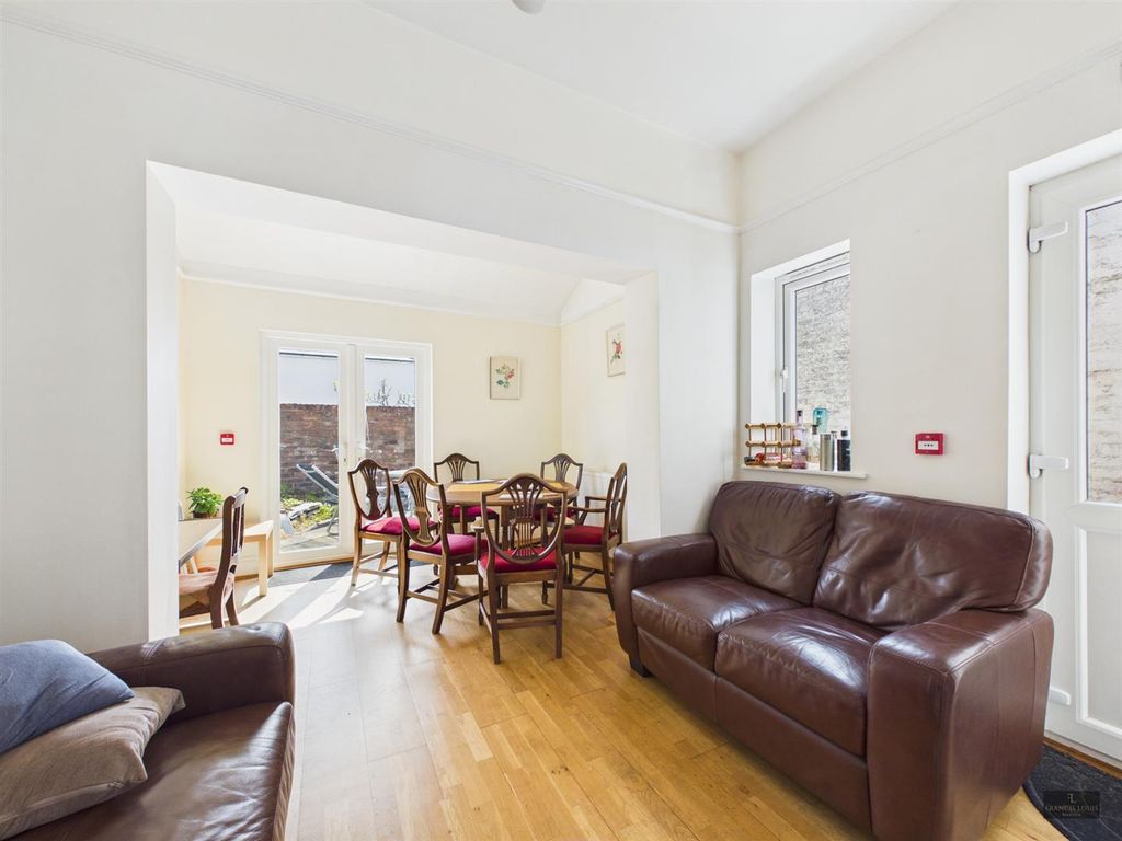 Property photo 2 of 14 Cam02887G0-Pr0640-Still006.Jpg