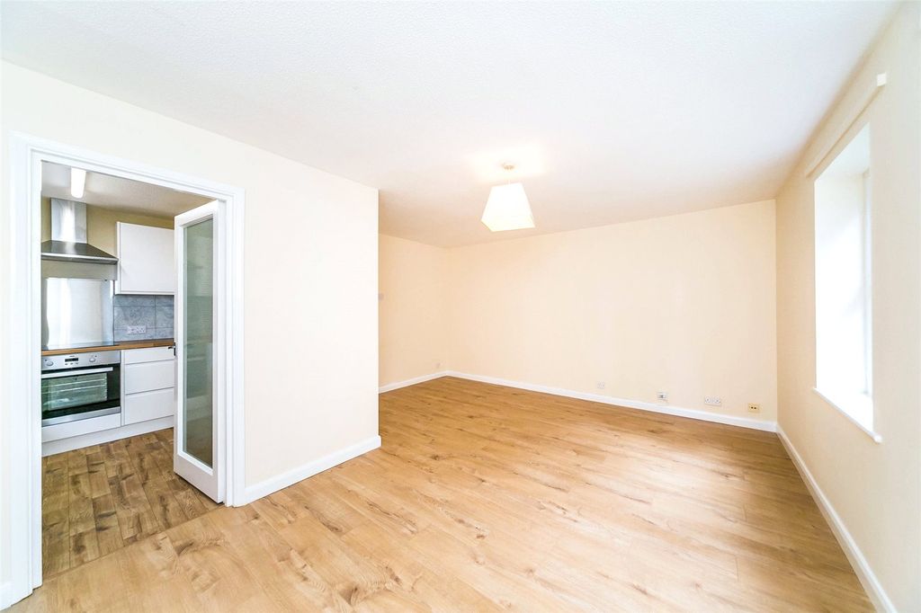 Property photo 3 of 10 8d39E45B-7753-4F76-B