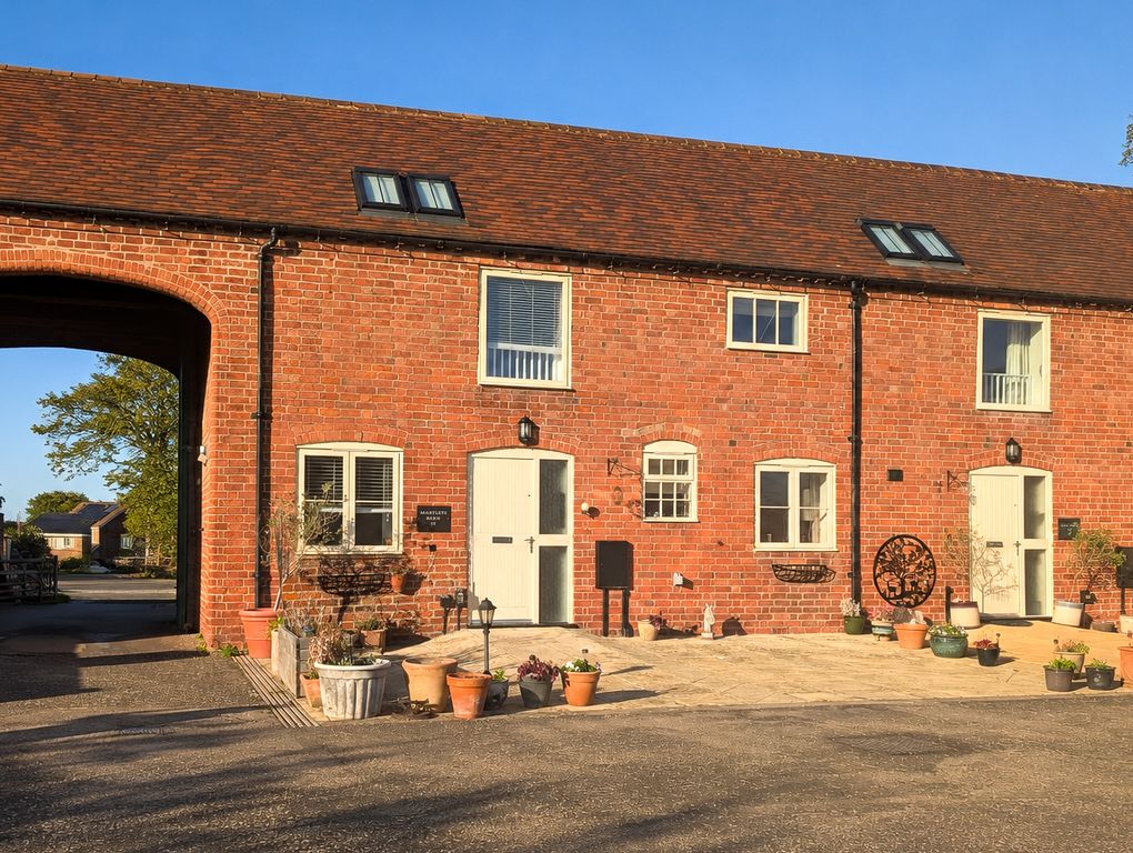Millers Croft, Malvern WR14, 2 bed barn conversion for sale, £300,000 ...