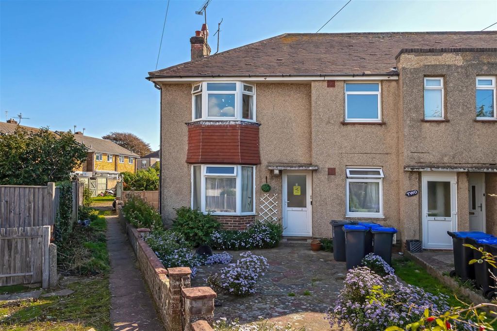 Property photo 1 of 10 Centrecourt_11.Jpg